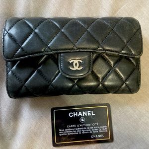 CHANEL quilted lambskin wallet